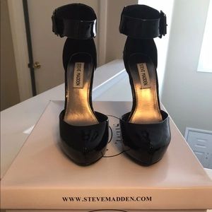 Steve Madden Black Closed Toe Heels With Buckle, 6